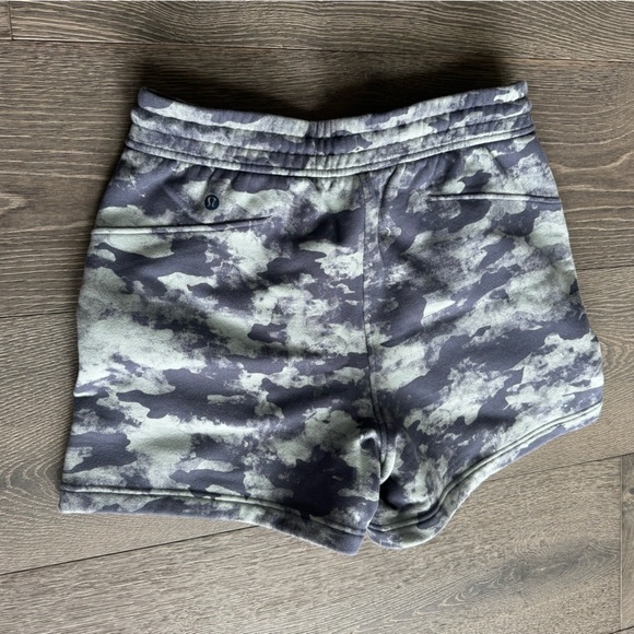 Lululemon Loungeful High-Rise Short 4" in Heritage Camo Wash WP Blue Multi - Picture 5 of 7